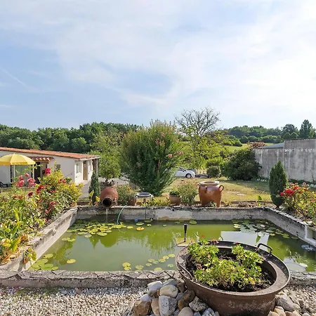 Le Bois Du Mas Bed and breakfast